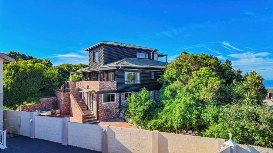 5 Bedroom Property for Sale in Lovemore Park Eastern Cape